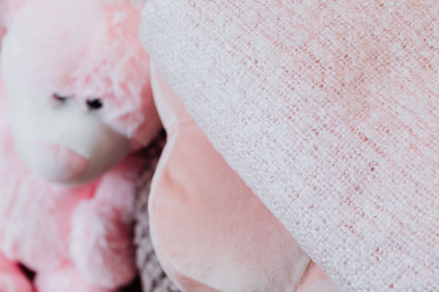 Doudou et peluche de bébé, cadeau de naissance tendre
