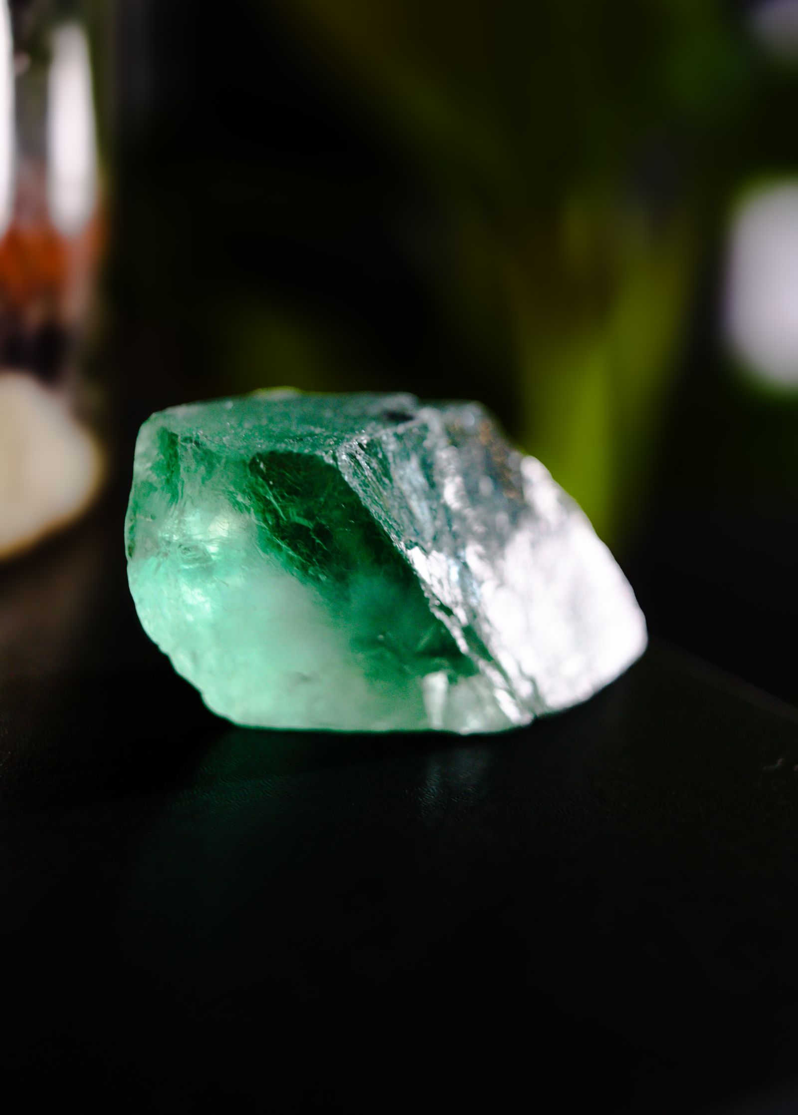 Cristal d'émeraude brut vert, pierre de naissance de mai