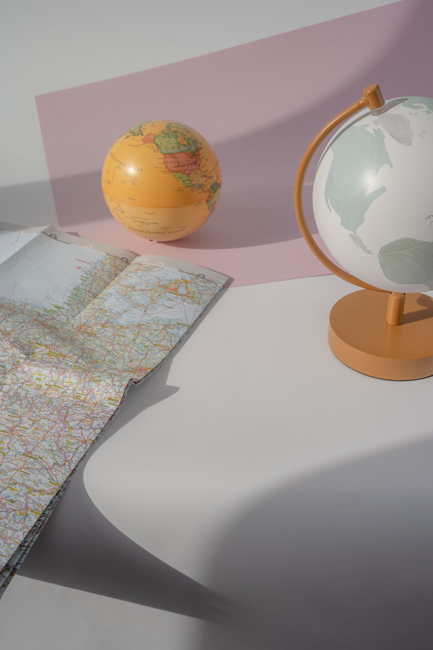Globe et carte du monde, traditions de naissance internationales