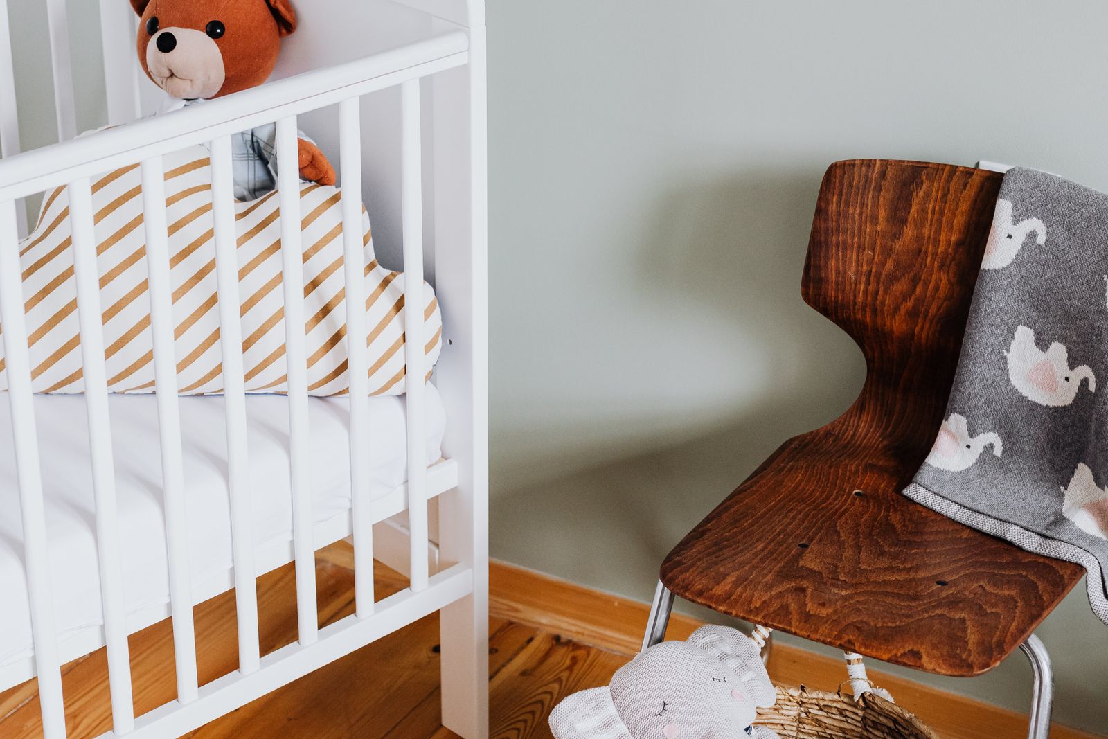 Le mobile de bébé : bien le choisir pour éveiller et apaiser